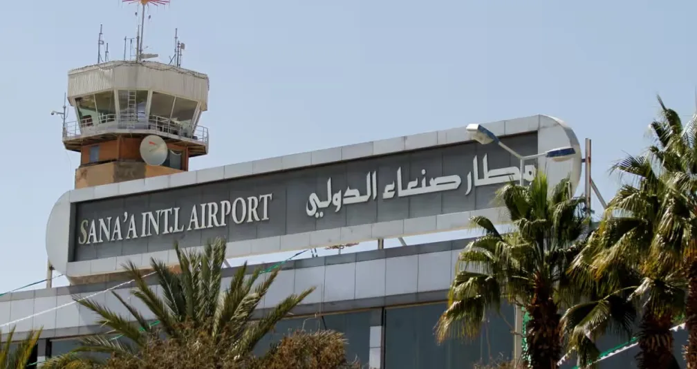 الجيش الإسرائيلي: غاراتنا عطلت المطار الرئيس في اليمن بشكل كامل