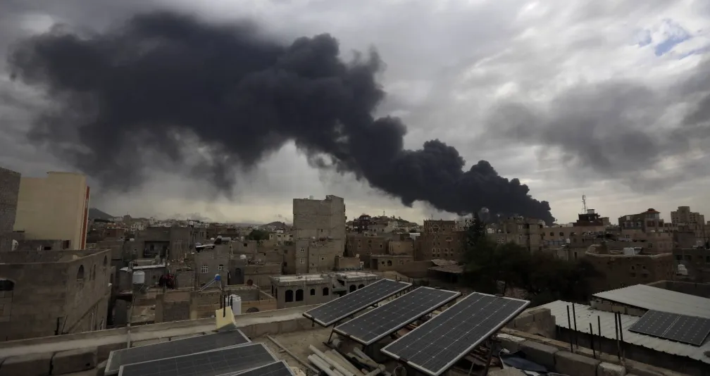 الحوثيون: لن نتوقف عن مهاجمة السفن في البحر الأحمر… وتصريحات ترمب ليست دقيقة