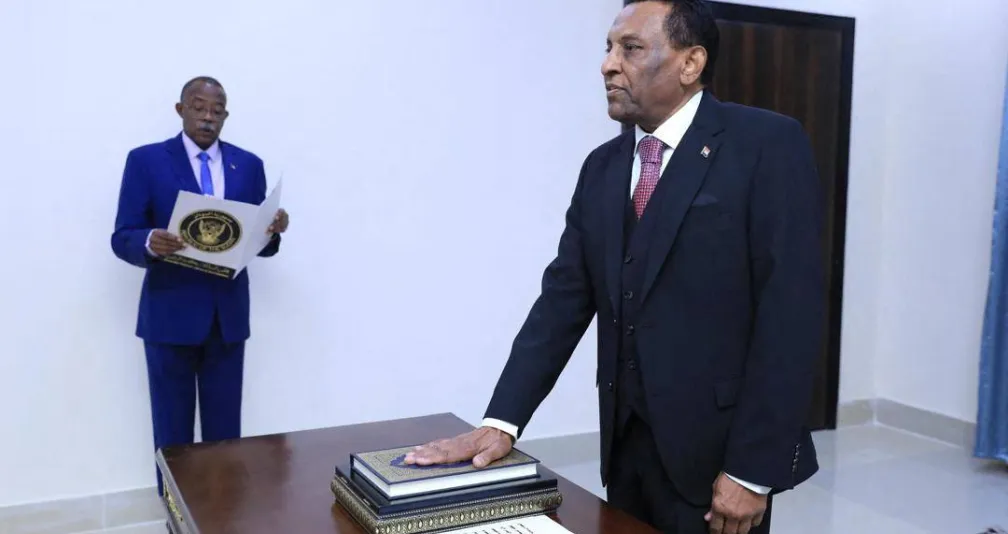 رئيس الوزراء السوداني الجديد: سأقف على مسافة واحدة من كل القوى السودانية رئيس الوزراء السوداني الجديد: سأقف على مسافة واحدة من كل القوى السودانية